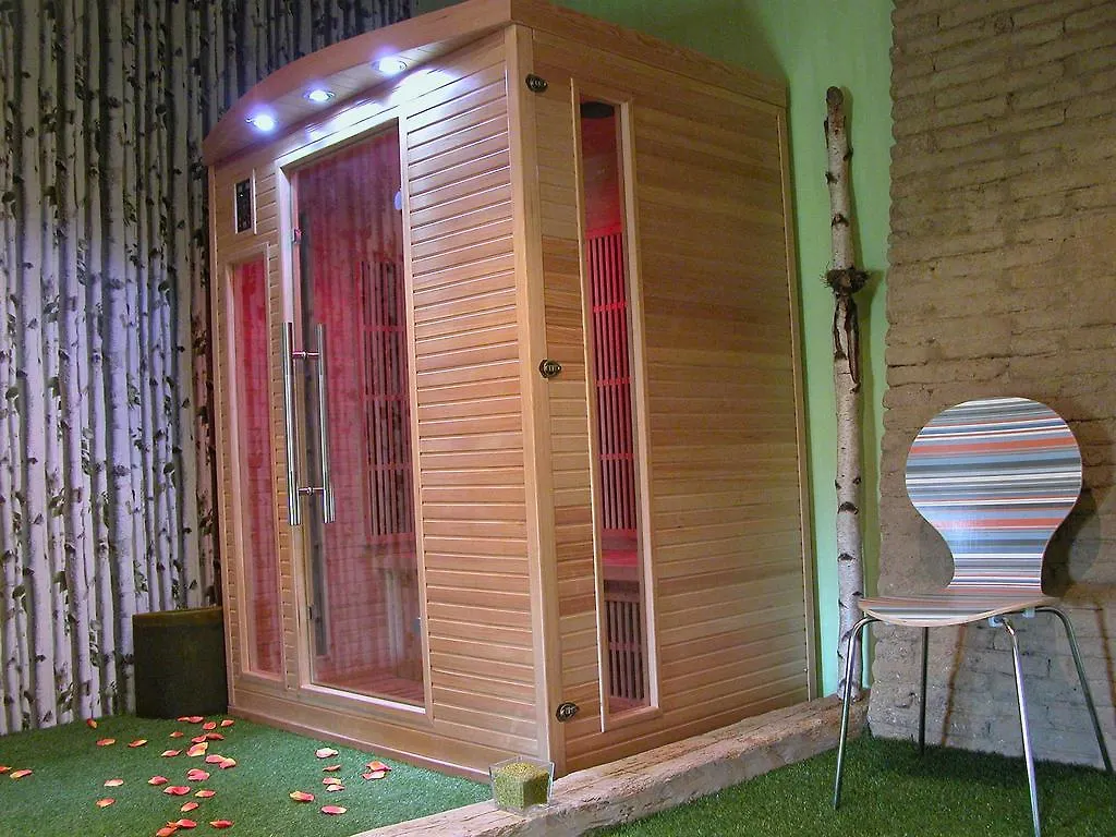 Parisot  Au Mas Des Calmettes Bed & Breakfast