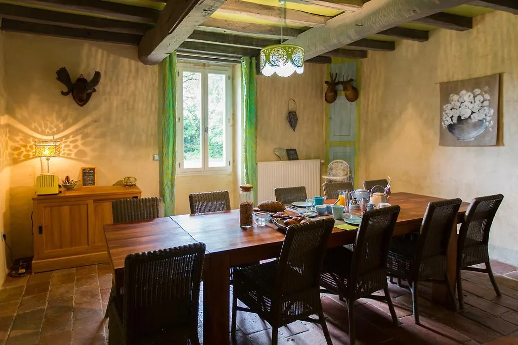 Parisot  Au Mas Des Calmettes Bed & Breakfast