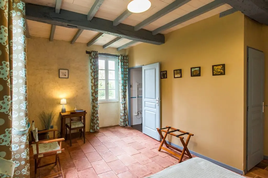 Parisot  Au Mas Des Calmettes Bed & Breakfast