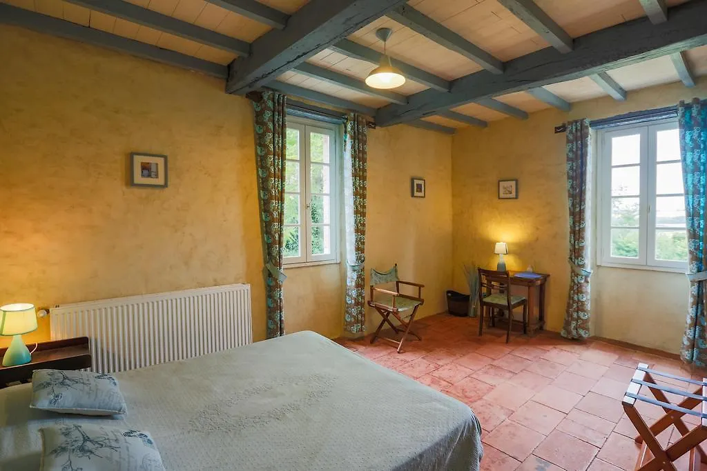 Parisot  Au Mas Des Calmettes Bed & Breakfast